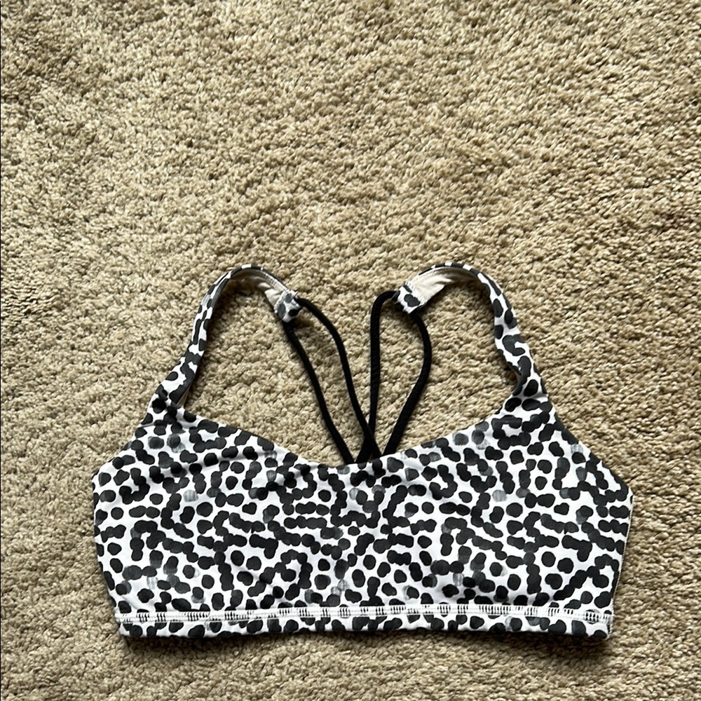 Lululemon Free to Be Bra, Size 6. Excellent, Brand New Condition.